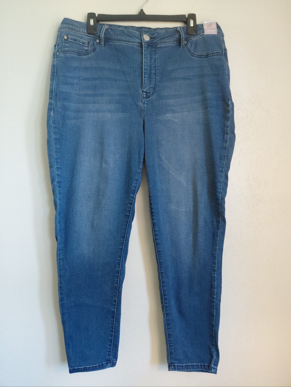 Women’s Curve Appeal Stretch Jeans - Classic Mid Wash Sz 18W